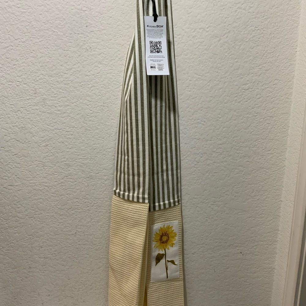 NWT DEMDACO KITCHEN BOA Everyday neck towel